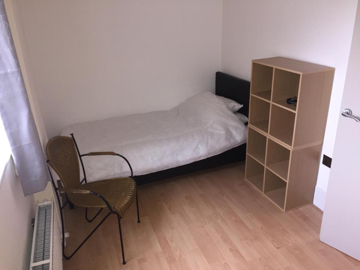 Large 2-Bed House Derbyshire Off Chatsworth Rd Chesterfield Buitenkant foto