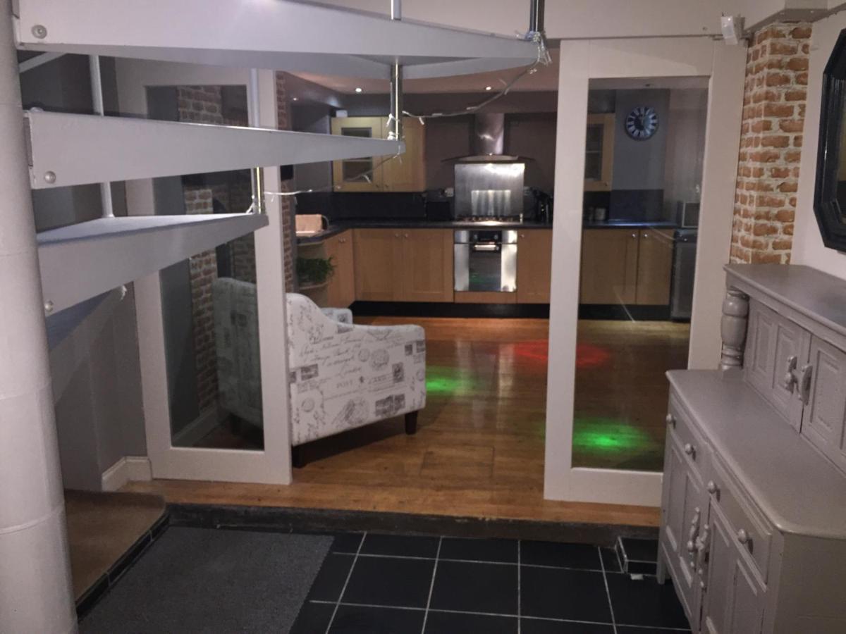 Large 2-Bed House Derbyshire Off Chatsworth Rd Chesterfield Buitenkant foto
