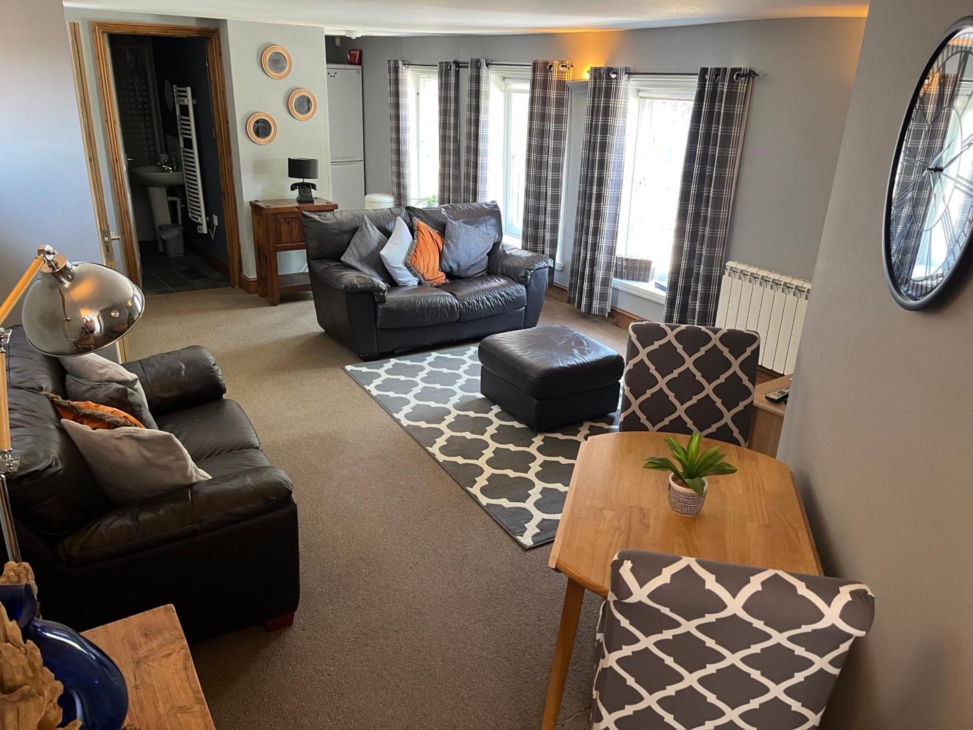 Large 2-Bed House Derbyshire Off Chatsworth Rd Chesterfield Buitenkant foto
